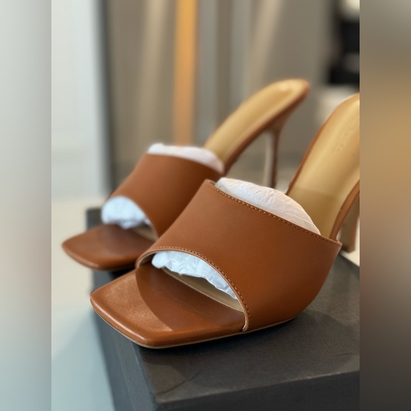 Tony Bianco Mule - Picture 4 of 7